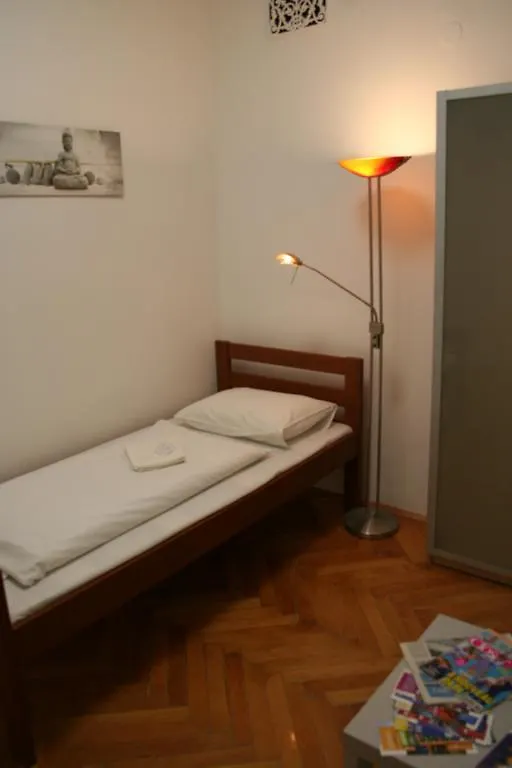 Walking Bed Budapest Downtown Hostel