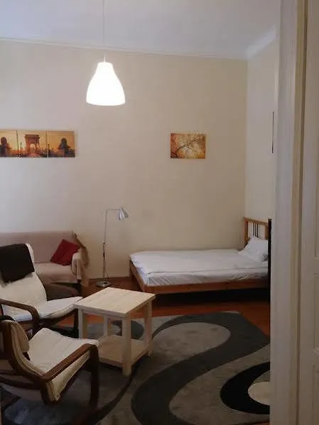Walking Bed Budapest Downtown Hostel