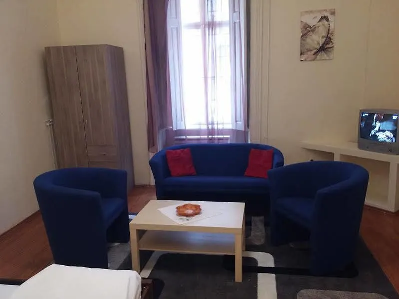 Walking Bed Budapest Downtown Hostel